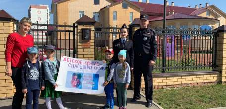 Сотрудники ОГИБДД и педагогический коллектив детского сада №15 провели в Ельце акцию &laquo;Детское кресло - спасённая жизнь!&raquo;