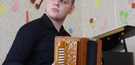 В Российской академии музыки имени Гнесиных теперь будет звучать елецкая рояльная гармонь