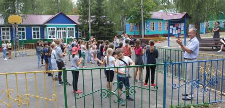 Сотрудники Елецкого ЛО МВД России на транспорте проводят профилактические мероприятия с детьми в лагере &laquo;Белая берёзка&raquo;