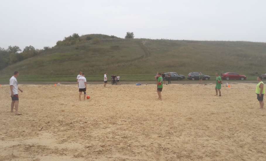 На территории кемпинга «Воргольские скалы» прошёл турнир по пляжному футболу