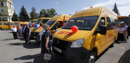 Школы Липецкой области получили новые автобусы