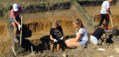 В съезде волонтеров археологии приняли участие школьники из Елецкого района