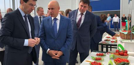 Полномочный представитель Президента РФ в ЦФО Игорь Щёголев посетил тепличный комбинат «Елецкие овощи»