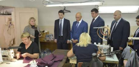 В Ельце полпред президента посетил социальные и промышленные объекты