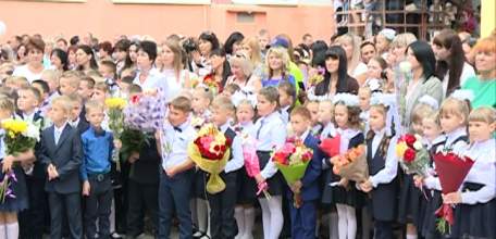 Здравствуй, школа! В Ельце за парты сели более 10 тысяч учеников