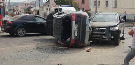 В Ельце на пересечении улиц Ленина и Карла Маркса снова произошло тройное ДТП