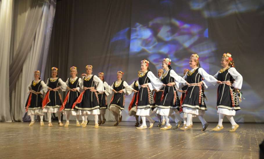 Елецкий госуниверситет приглашает на концерт танцевального коллектива «Болгарский огонь»
