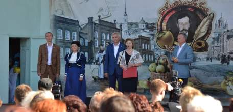 21-22 сентября в Ельце пройдёт межрегиональный событийный туристский фестиваль «Антоновские яблоки»