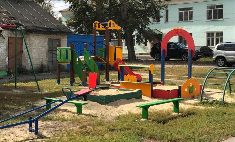 В Год детских площадок в Ельце преобразились 15 дворов