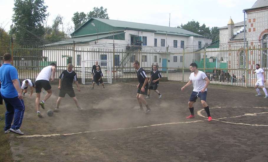 В ИК №4 города Ельца состоялся товарищеский матч по футболу между осуждёнными и священнослужителями Елецкой епархии