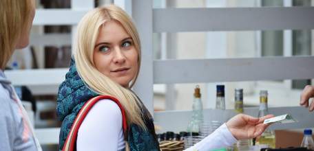 Должны ли в магазине принимать повреждённые денежные купюры?