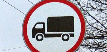 Вниманию автолюбителей! С 3 октября проезд грузовых машин по мосту через Быструю Сосну будет запрещён