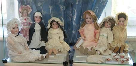 Ельчан приглашают посетить выставку антикварных кукол в краеведческом музее