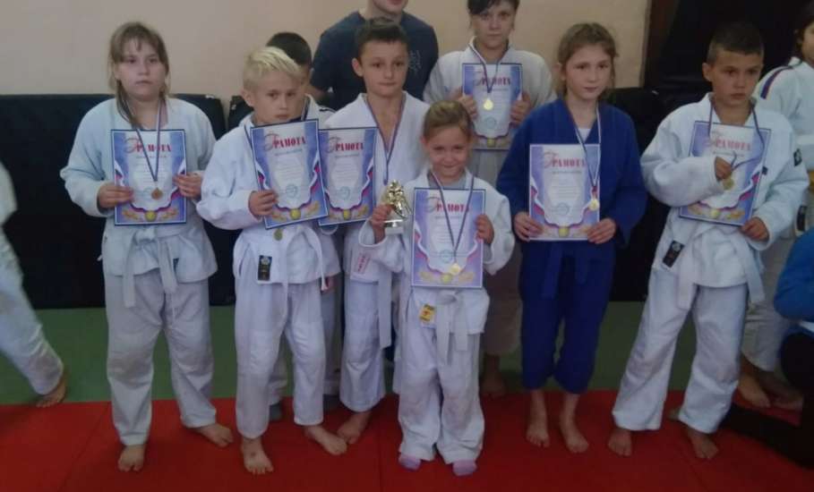 Сборная команды «Елец» заняла 1 место в турнире по борьбе дзюдо, посвящённого «Дню учителя»