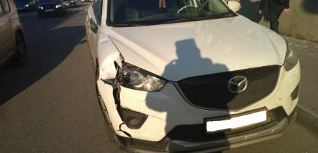 В Ельце на пересечении улиц Лермонтова и Мира &laquo;Мазда&raquo; сбила двух школьниц