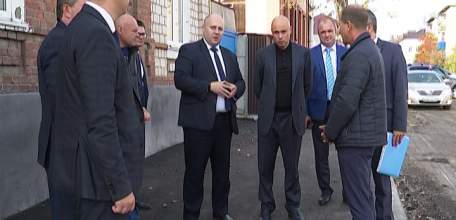 Игорь Артамонов оценил ход работ по ремонту и благоустройству Ельца