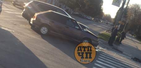 В Ельце на перекрёстке улиц Коммунаров и Комсомольской произошло ДТП