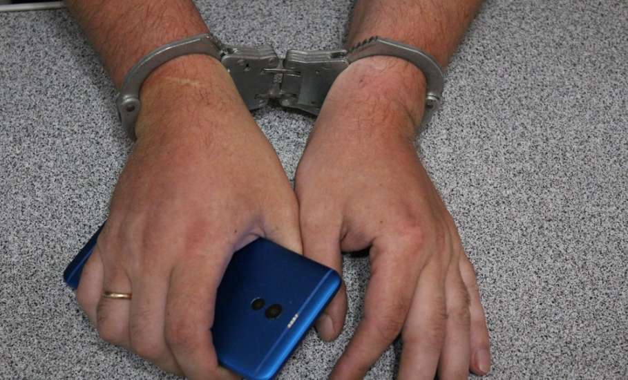 По подозрению в краже сотового телефона и золотых изделий в Ельце задержан 19-летний местный житель
