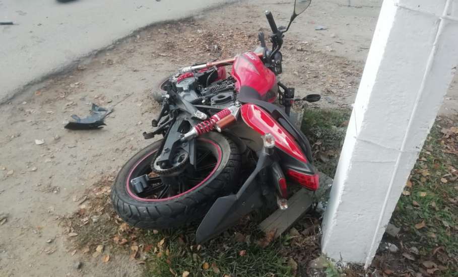 В результате ДТП на улице Яна Фабрициуса пострадал несовершеннолетний водитель мотоцикла