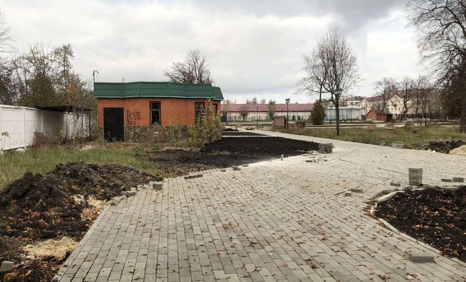 Парк Железнодорожников в Ельце превратился в заброшенный пустырь