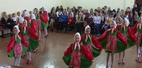 Хореографические коллективы из разных школ Ельца стали участниками праздничного концерта