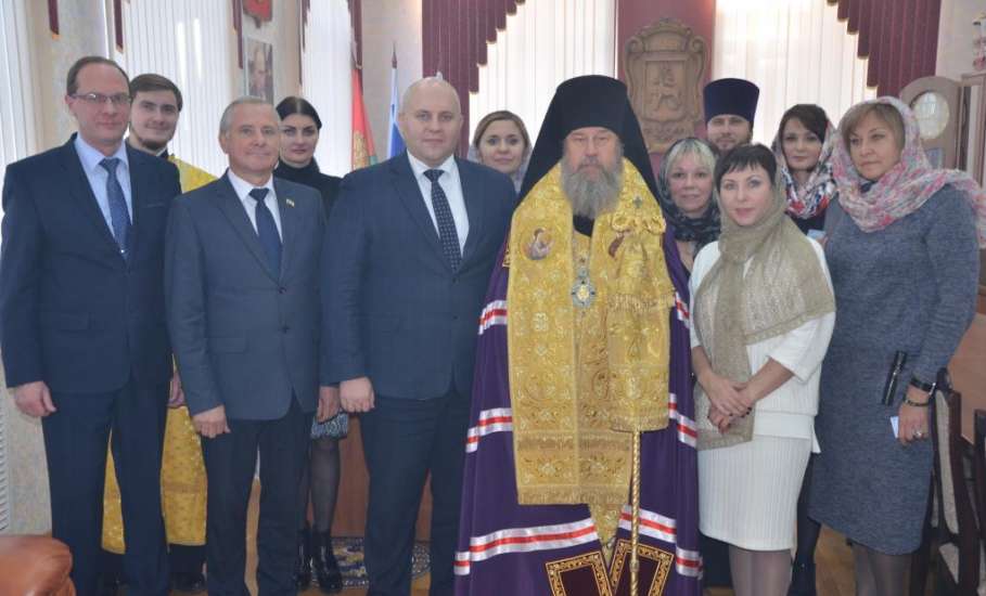 Епископ Максим освятил здание администрации города Ельца