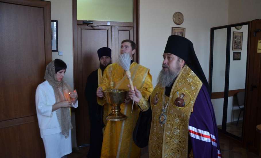 Епископ Максим освятил здание администрации города Ельца