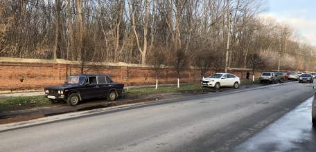 Проблема с парковками автомобилей  в Ельце требует немедленного принятия решений