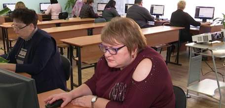 Проверка компетентности: учителя города участвуют в электронном тестировании