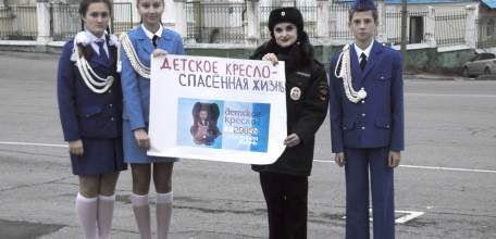 Во всемирный День ребёнка автоинспекторы и ЮИДовцы говорили с автомобилистами о безопасности маленьких пассажиров