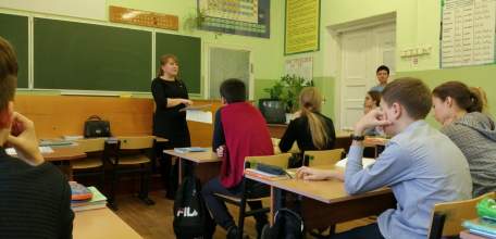 Врач-нарколог провёл лекцию для школьников