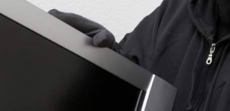 Сотрудники ОМВД России по Елецкому району установили участника кражи телевизора, электрической дрели и электрического точила