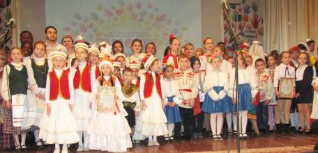 Жить в мире и согласии: в Елецком районе прошел детский фестиваль национальных культур «Вместе ярче»