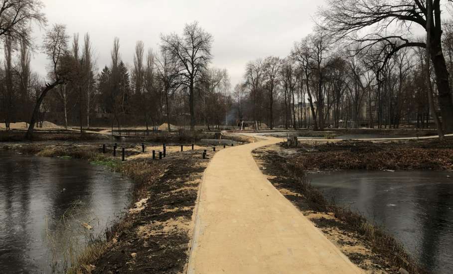 В Петровском парке вовсю кипит работа по благоустройству!