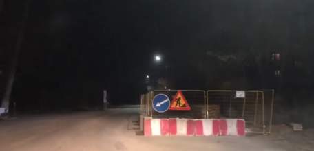 В районе хлебной базы дорожные работы не освещаются в ночное время суток!