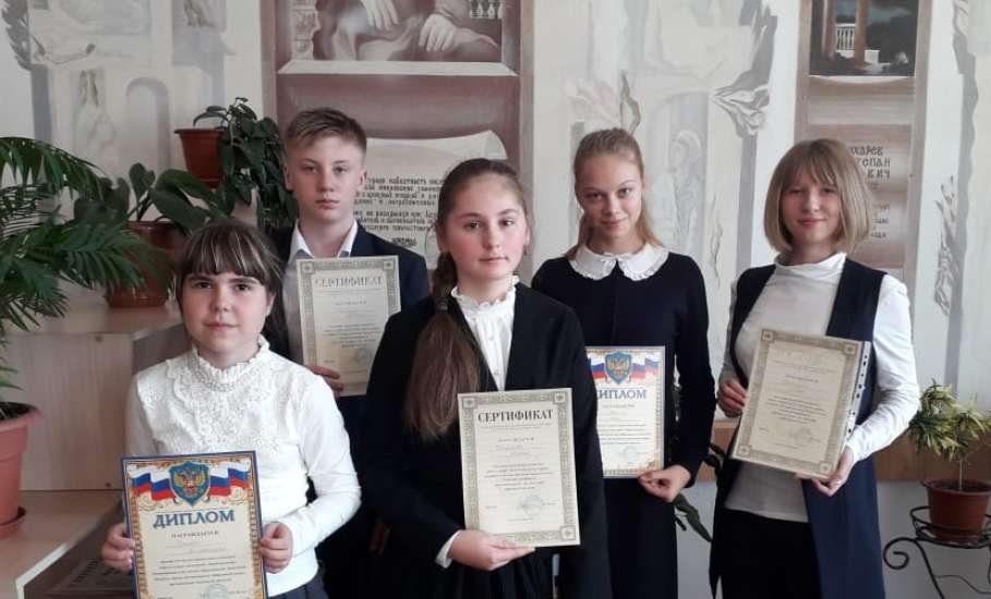 Школьницы из Ельца победили в областном конкурсе виртуальных экскурсий