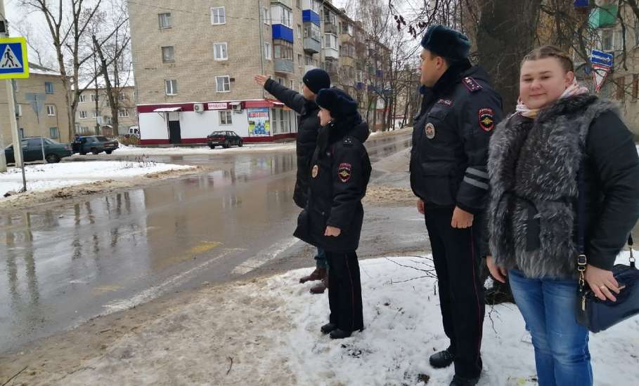 Елецкие автоинспекторы и представители общественности провели обследование пешеходных переходов вблизи образовательных организаций