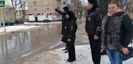 Елецкие автоинспекторы и представители общественности провели обследование пешеходных переходов вблизи образовательных организаций