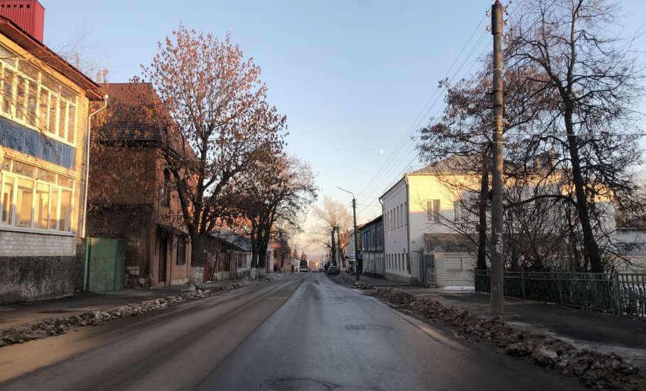 Центральные улицы города и весь Елец, по обочинам дорог «украшает» к Новому году грязный снег, который не вывозился своевременно!
