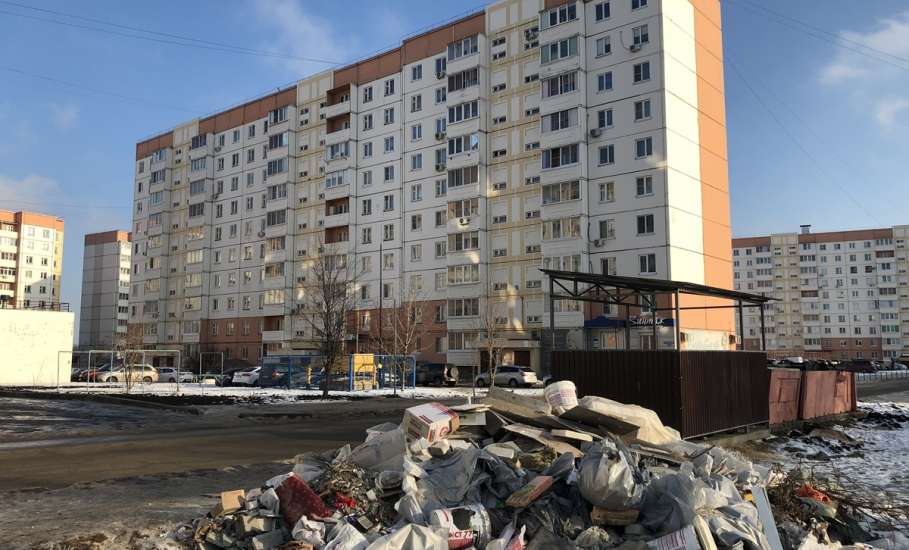 В микрорайоне Александровском образовалась огромная несанкционированная свалка мусора!