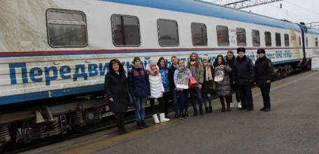 Сотрудники Елецкого ЛО МВД России на транспорте провели урок безопасности для студентов и школьников Ельца