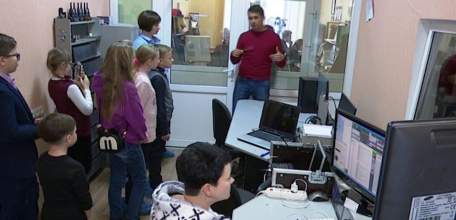 Исполняем детские желания: юные блогеры побывали на экскурсии в ЕЛЕЦ ТВ