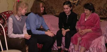 И словом и делом: ученики школы №15 помогают пожилым ельчанам на дому