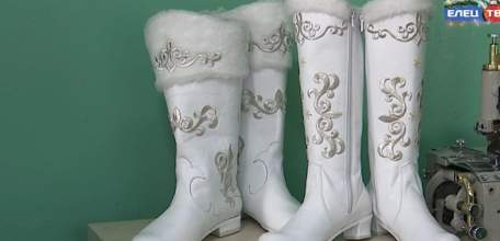 Сапоги для Деда Мороза и Снегурочки: главные новогодние персонажи встретят праздник в обновках