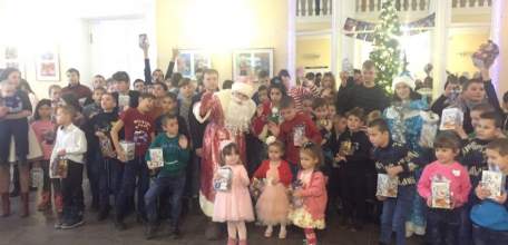 Праздник и детям и пожилым: елецкие молодогвардейцы провели свои традиционный новогодние акции