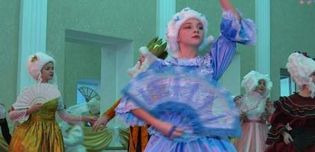 Воспитанники детской школы искусств им. Л. Соколовой подарили сказку детям из многодетных и приёмных семей