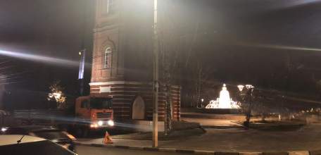 При приготовлении к Новому году сломали тротуарную плитку и уничтожили газон!