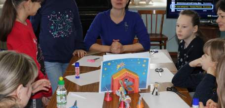 В Елецком краеведческом музее прошёл мастер-класс по изготовлению рождественского вертепа