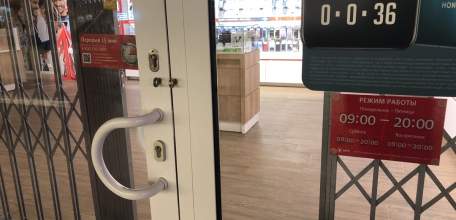 В магазине &laquo;МТС&raquo; продавцы снова нарушают режим работы!