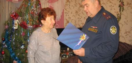 Начальник тюрьмы №2 города Ельца поздравил ветерана УИС с 80-летием